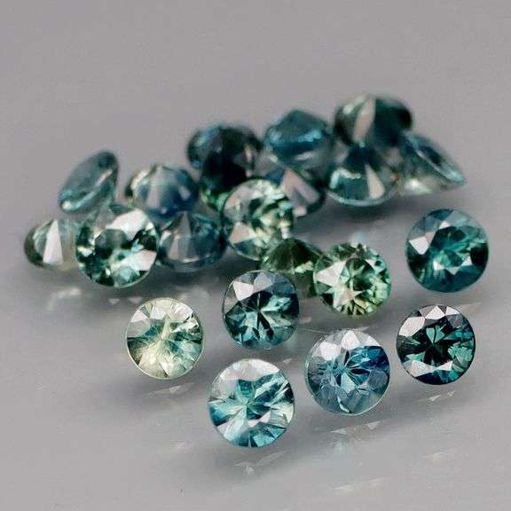 Multi-hue 3.77ct natural blue green Sapphire set