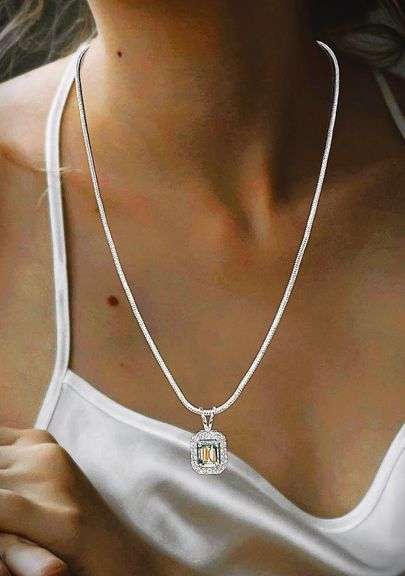 Sparkling 2.25 Ct VVs1 Emerald Green Lab Simulated Diamond Pendant