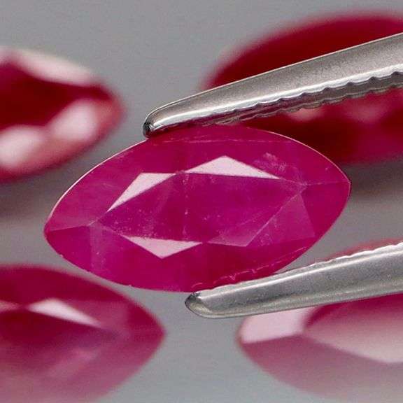 Fantastic 4.33ct set of MARQUISE CUT Burmese Rubies!