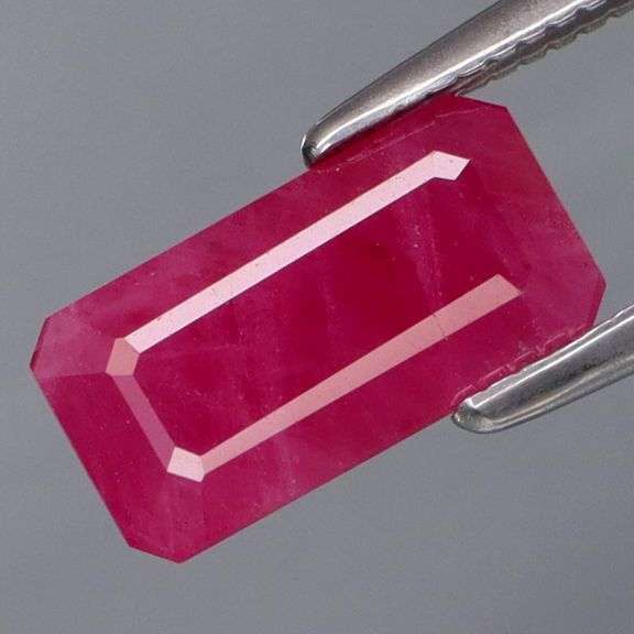 Ravishing violet pink 1.88ct Burmese Ruby -Heated only!