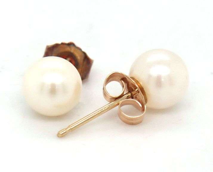 7mm pearl stud earrings in 14kt yellow gold