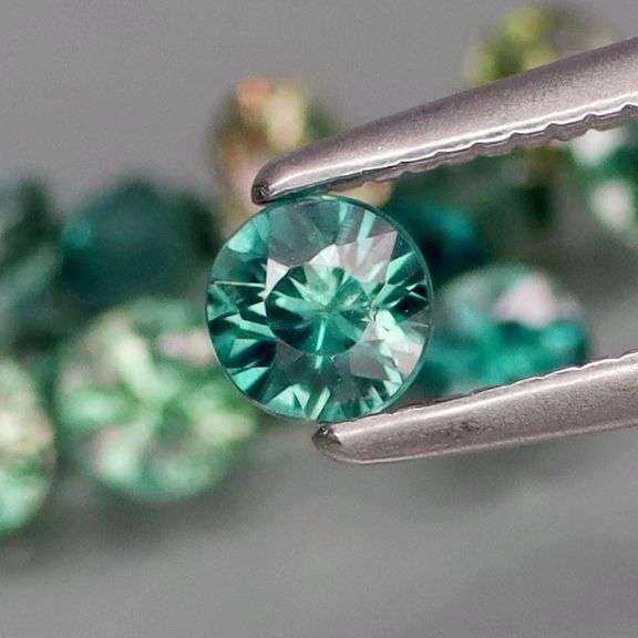 Glittering 2.86ct 16pc. Australian Sapphire set