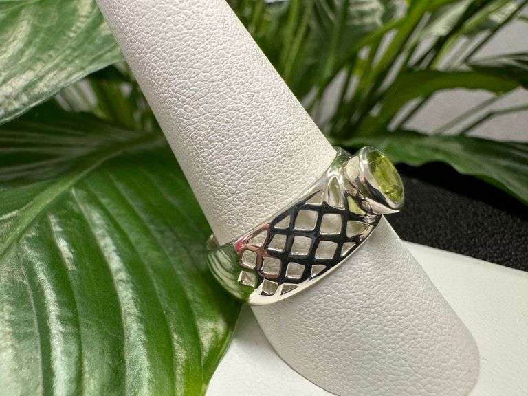 Sterling Silver 925 Natural Gemstone Peridot Ring Size 8