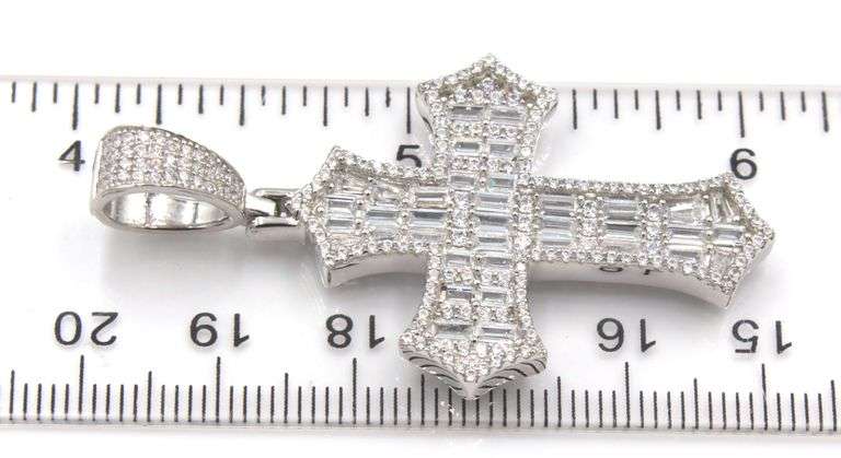 925 Sterling silver cubic zirconia pendant