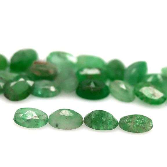 Bright emerald green 5.88ct 19pc Emerald set
