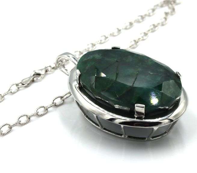 Lovely 153.12CTS Faceted Emerald Pendant Necklace in 925 Sterling Silver