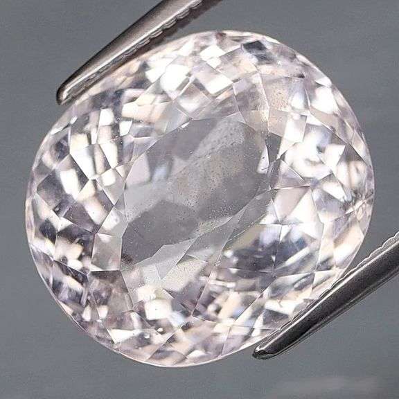 Brilliant! Did we say brilliant? 8.40ct Morganite sparkle bomb!