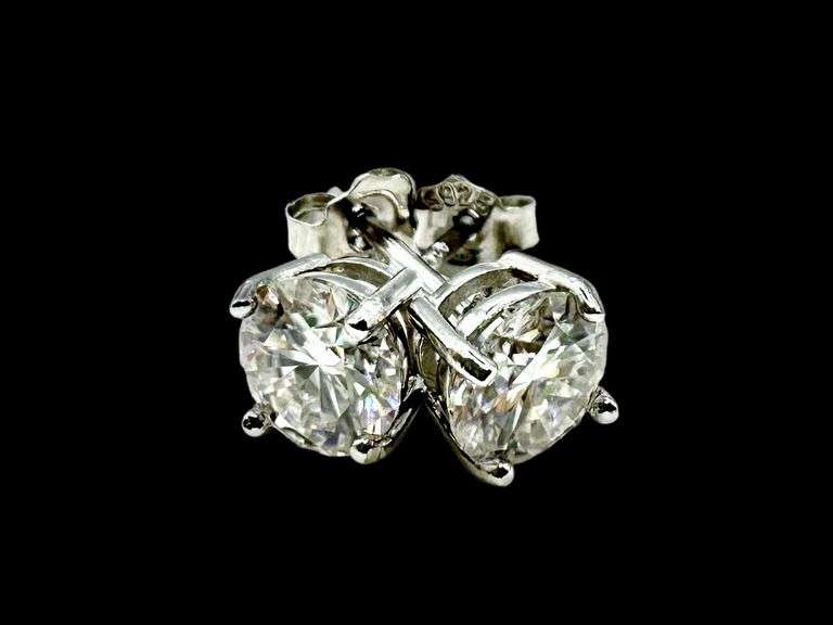 Sparkling 2 Ctw Simulateed Diamond Earrings