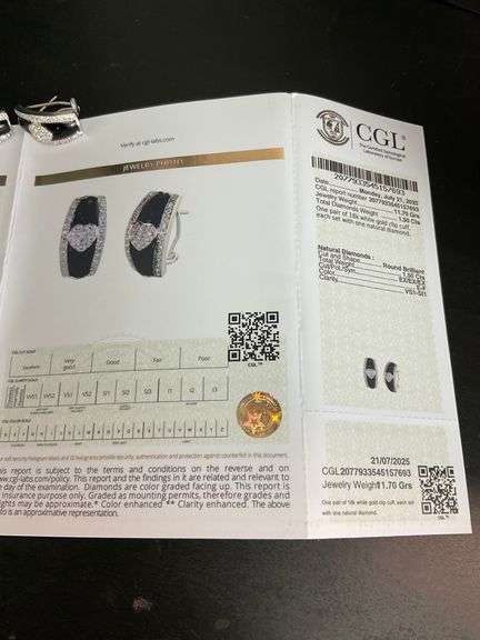 CERTIFIED 18K WHITE GOLD DIAMOND STUD EARRINGS