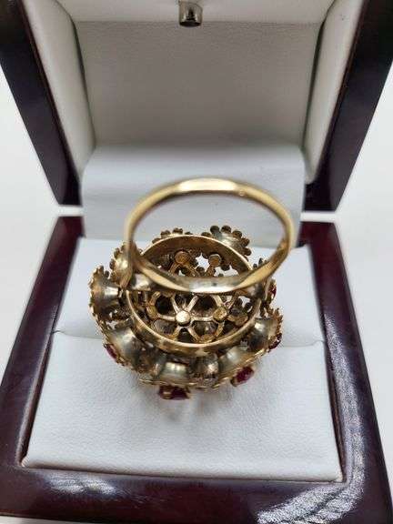 Extremely fine Antique Russian 18k gold ring hand made with 15 natural fine rubies
