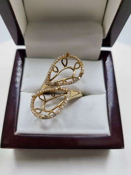 Handmade 18k gold designer ring featuring a diamond, ready for your selected pearl shape stone.