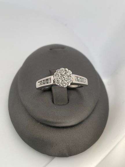 CERTIFIED 14K WHITE GOLD LADIES DIAMOND RING