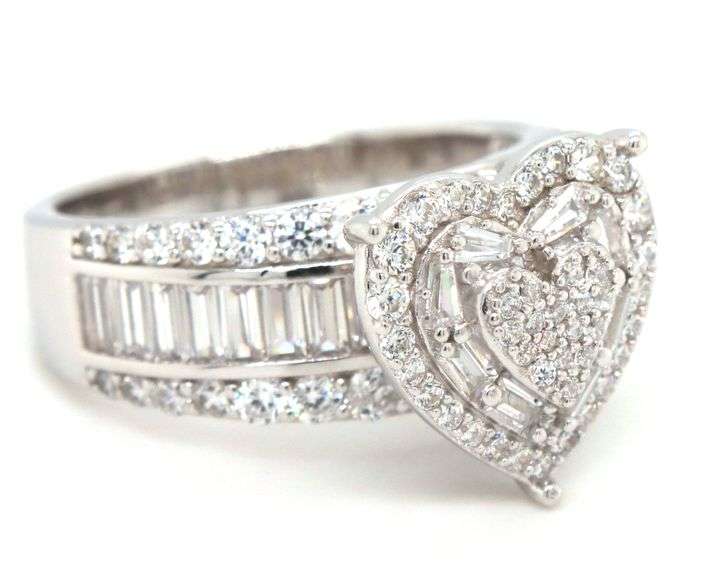 925 Sterling silver heart shaped white cubic zirconia ring