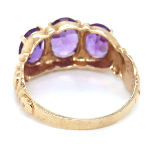 10kt Yellow gold 3 stone oval amethyst ring