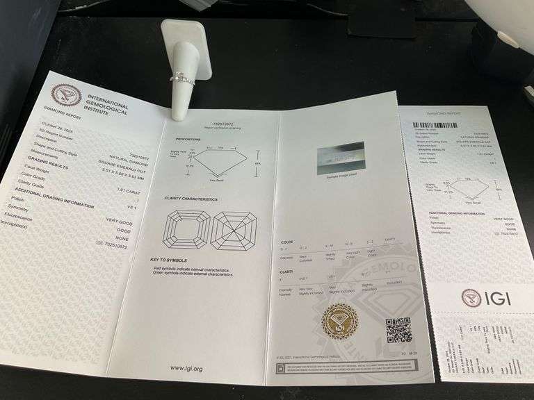 certified brand new 14k white gold diamond engagment ring