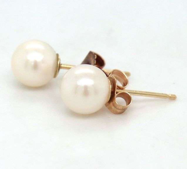 7mm pearl stud earrings in 14kt yellow gold