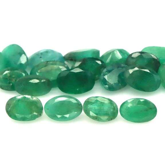 Rich emerald green 9.68ct 20pc Emerald set