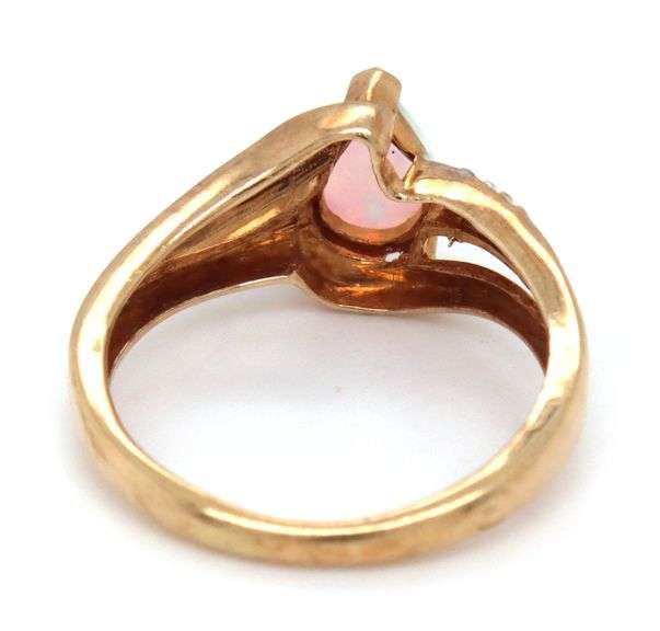 10kt Yellow gold Synthetic opal ring