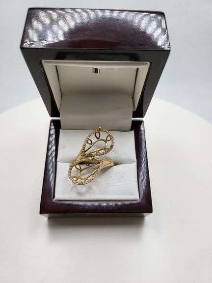 Handmade 18k gold designer ring featuring a diamond, ready for your selected pearl shape stone.
