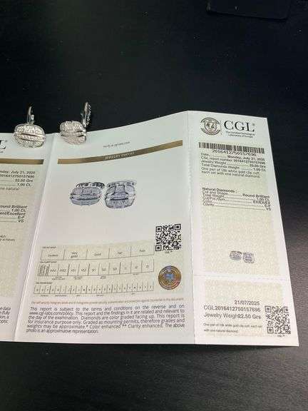 CERTIFIED BRAND NEW  18k white gold Di Modolo cufflinks with diamonds.