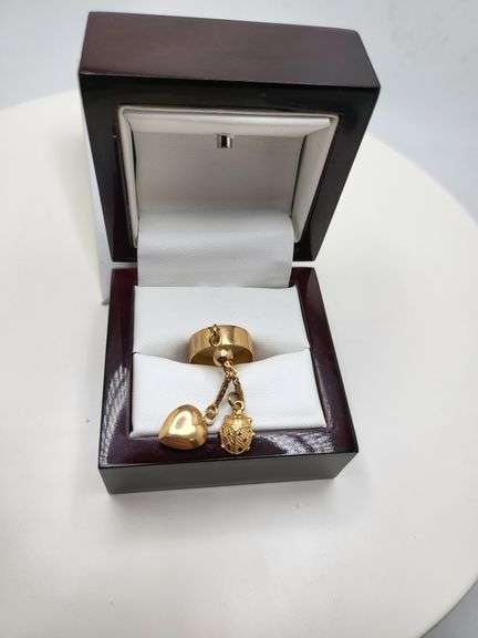 18k gold charm pendent