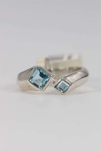 .925 Sterling Silver Blue Topaz Gemstone Ring Size 9