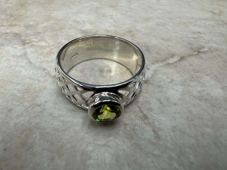 Sterling Silver 925 Natural Gemstone Peridot Ring Size 8