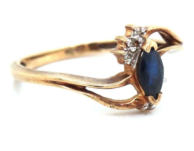 10kt Yellow gold blue sapphire and diamond ring