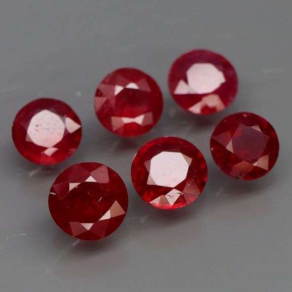 Abosolutely stunning 4.95ct set of blood red Rubies!