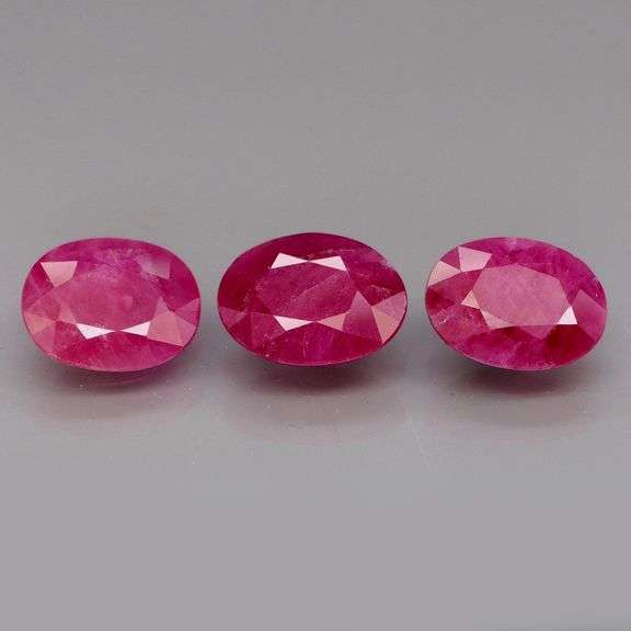Collectors 5.07ct PIGEONS BLOOD Burmese Ruby set!!!