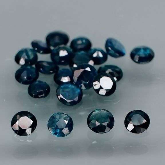 Heated only! 3.04ct round cut Australian Sapphire set!