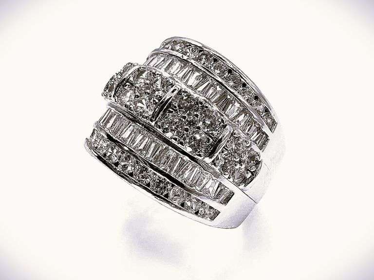 Sparkling 14 Kt White Gold Plate 5.75 Cttw Simulated Diamond Ring