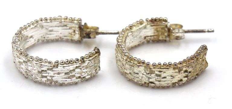 Set of 925 sterling silver textured basketweave chevron V shaped necklace and earrings