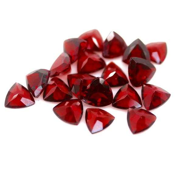 Stunning 14.96ct trillion cut cherry red Garnet set