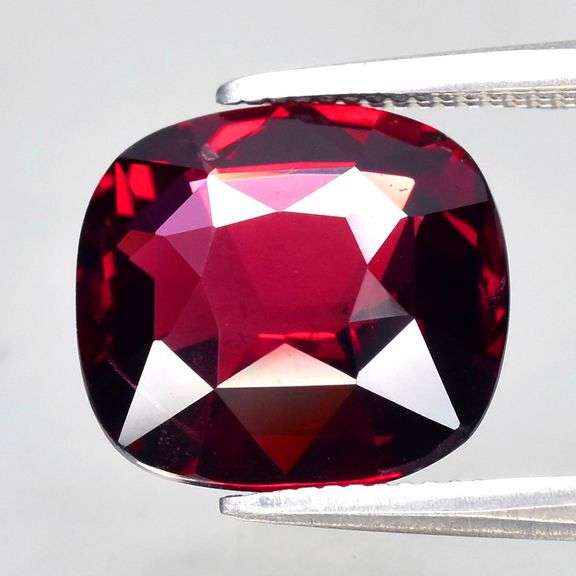 Premium VS grade 3.05ct top red Rhodolite Garnet from Madagascar!