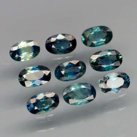 Heated only! 3.28ct blue green Sapphire set