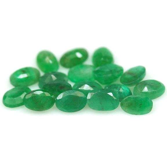 Rich emerald green 7.71ct 17pc Emerald set