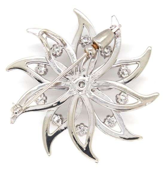 Vintage 14kt White gold 1.25ctw diamond star brooch