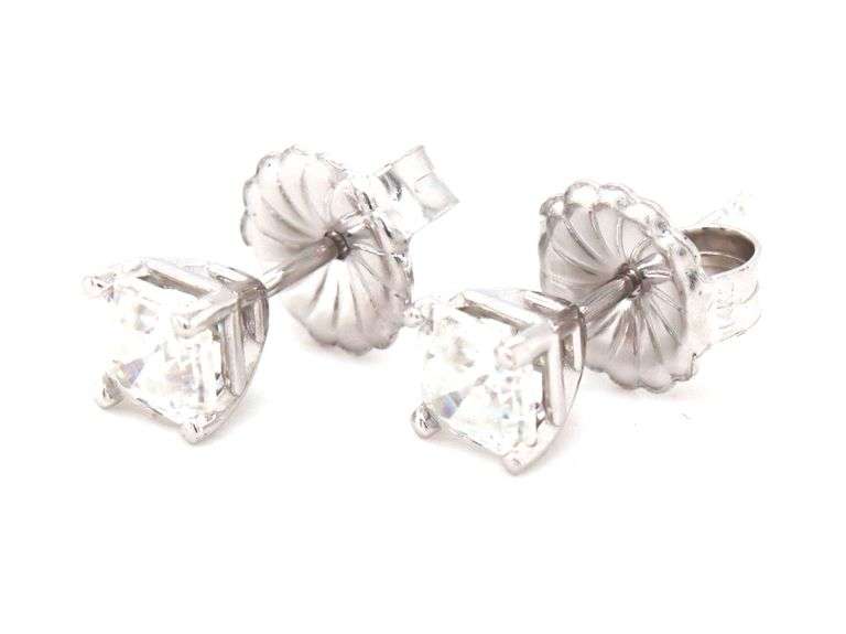 14kt White gold 0.90ctw Moiss Ashcer cut stud earrings