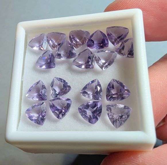 Glittering! 12.01ct high fire trillian cut Amethyst set!