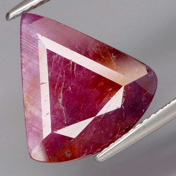 Very unique cut! 7.94ct UNTREATED Winza Ruby!