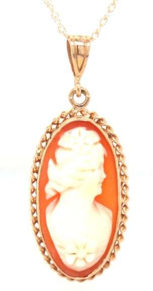 10kt Yellow gold oval Cameo pendant on chain