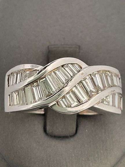 CERTIFIED 14K WHITE GOLD DIAMOND RING