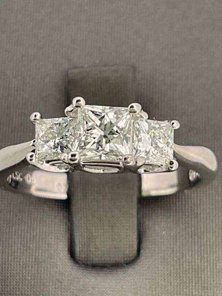 CERTIFIED 14K WHITE GOLD DIAMOND RING- LEO
