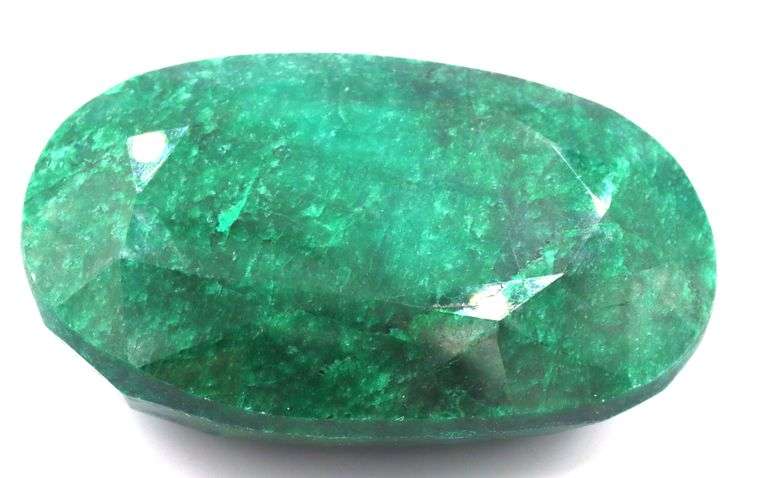 Fantastic Colossal 557.50CTS Oval Faceted Emerald Loose Gemstone