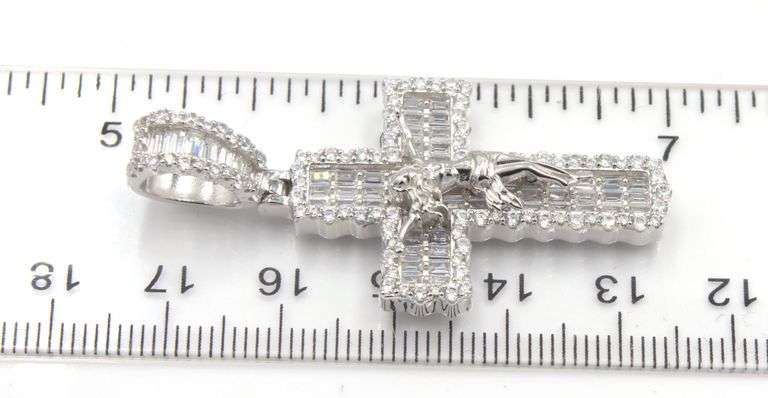 925 Sterling silver cubic zirconia cross pendant