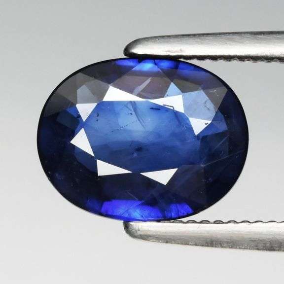 Excellent 1.27ct top Royal blue Sapphire from Madagascar!