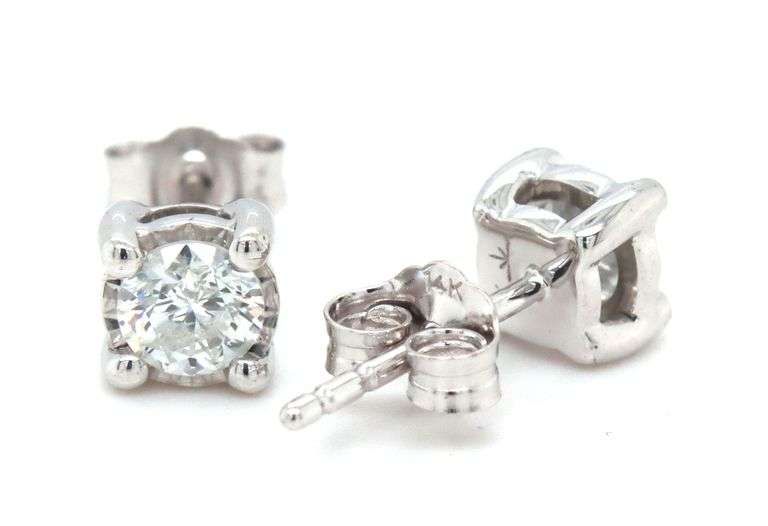 One pair of 14kt white gold 0.60ctw Illusion set diamond stud earrings