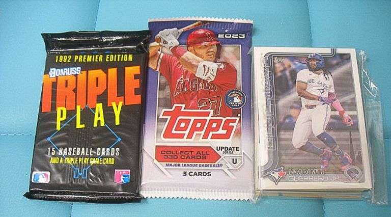 9 UNOPENED PACKS OF BASEBALL CARDS