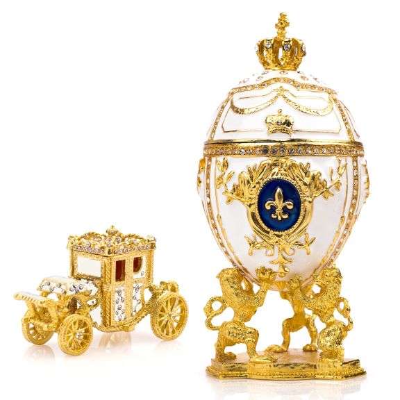 Royal Imperial White Russian Fabergé Egg Replica with White Carriage